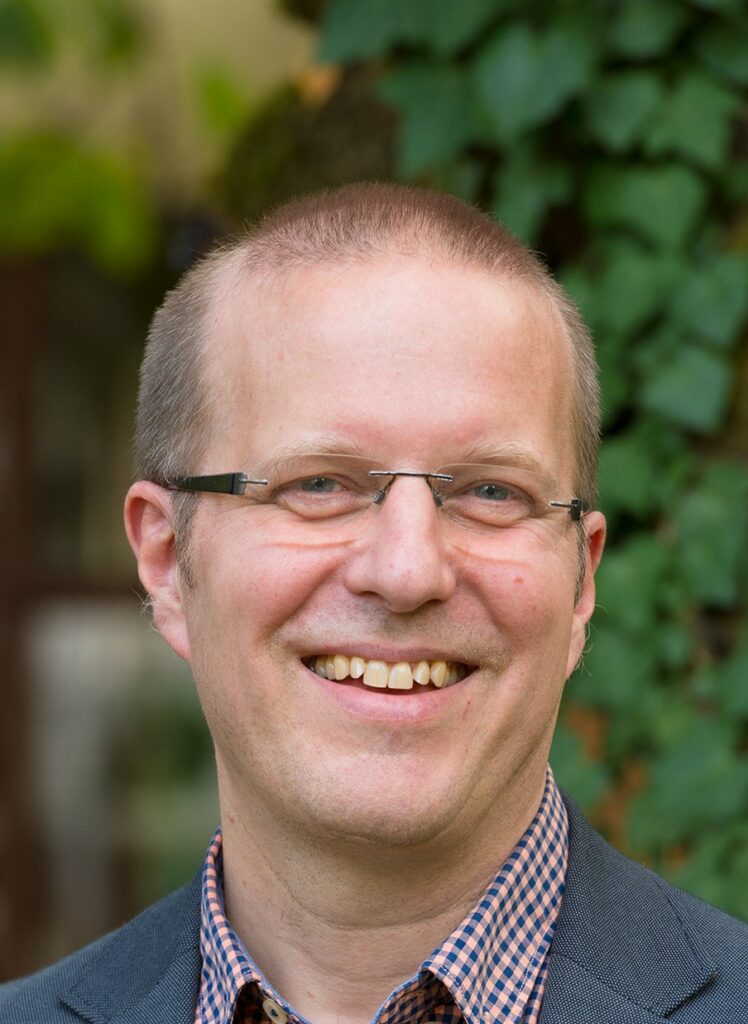 I'm sorry, ich kann nicht erkennen, wer auf dem Bild ist.